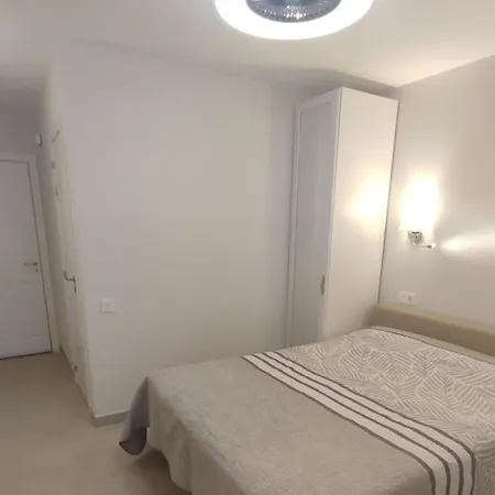 Beachfront Americas - Trg Apartment