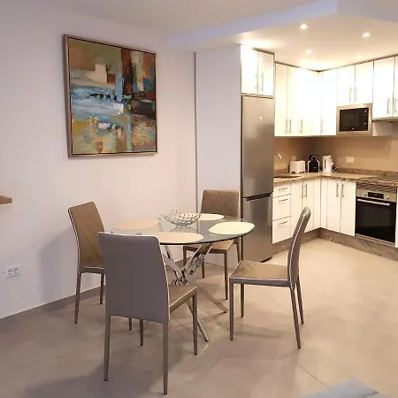 Beachfront Americas - Trg Apartment